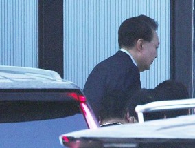 尹锡悦拒绝回答调查问题！成韩宪政史首个被捕现职总统，韩媒：公调处延长拘留期限最多20天